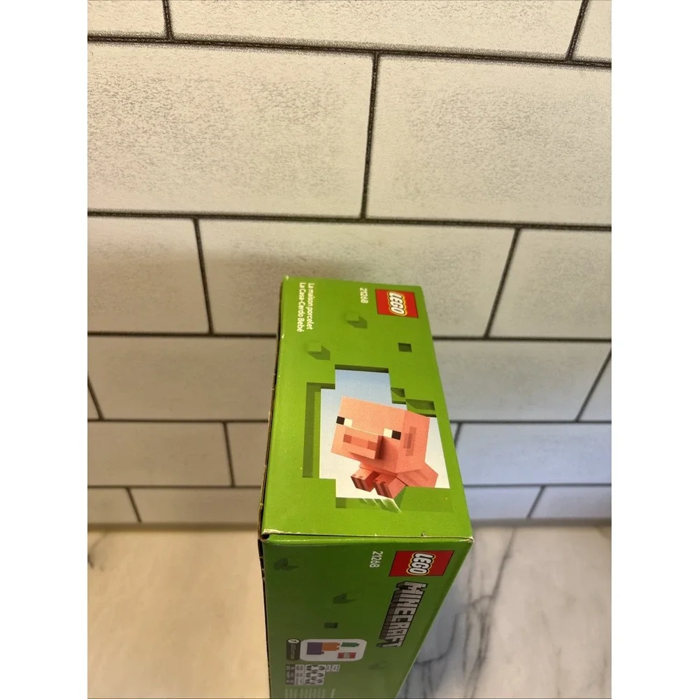 LEGO Minecraft The Baby Pig House Toy Figures and Playset - Building NEW